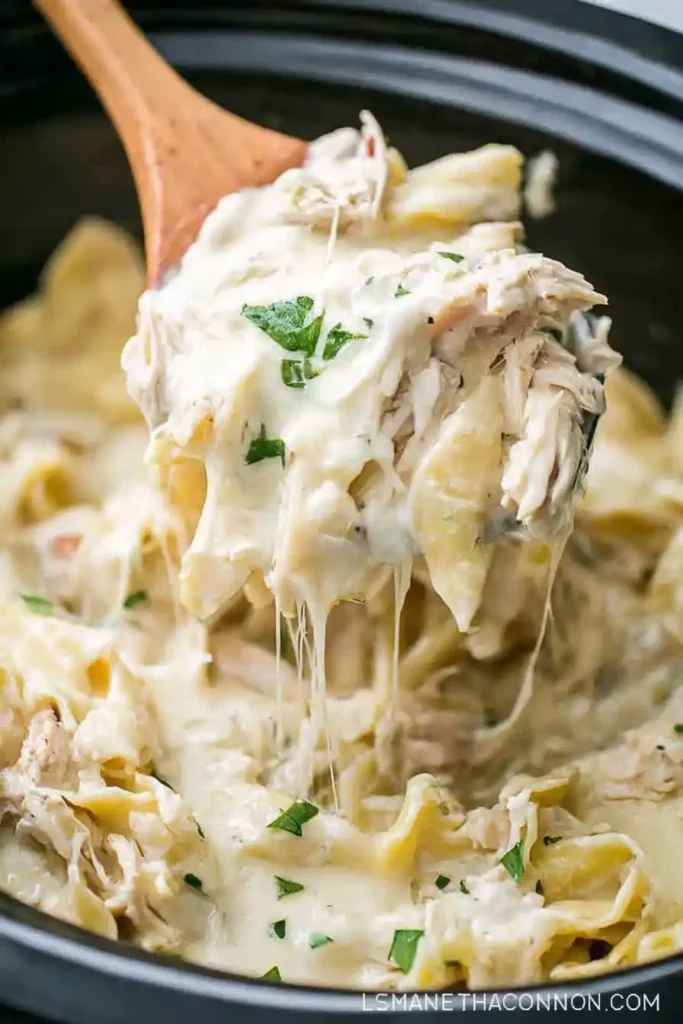 Easy Crockpot Chicken Alfredo Bake